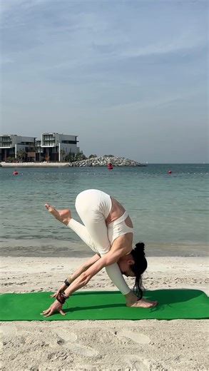 Oksana 💙💛 | 🦩 Flamingo transition Save it for your next flow #yogapose #yogapractice #yogatransition #yogateacher #dubai | Instagram