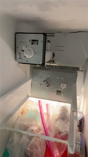 Frigidaire Ice Maker Replaced. Old ice maker was making noises #diyappliance #appliancerepair