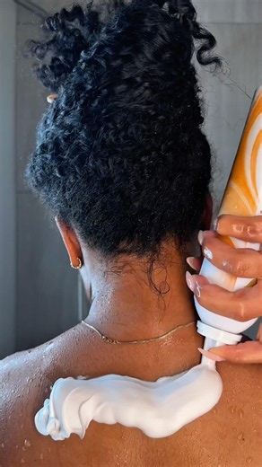 A calm Sunday body care routine before a new week 🤍✨