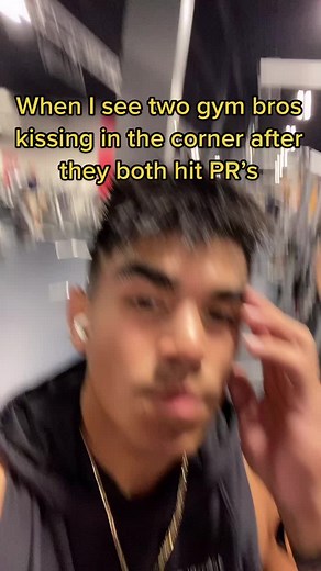 Hilarious Gym Prank: Unexpected Kiss at the Gym