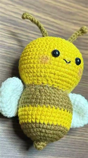 Cutest 5-Minute Mini Bee! 🐝 Easy Crochet #crochetbee #amigurumi #beginnercrochet #crochettutorial