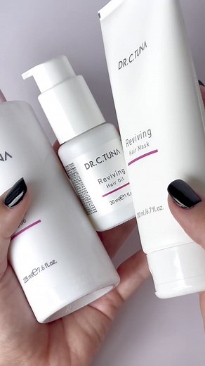 ¡Dale vida a tu cabello dañado y sin brillo con Reviving Series del Dr. C. Tuna! 🌟 Con nuestro sistema de cuidado capilar en tres pasos, tu cabello recibirá el estímulo que necesita. 💧 Descubre nuestro Shampoo Revitalizante S/75.00, Mascarilla Capilar Revitalizante S/85.00, y Aceite de Ajo Revitalizante S/105.00. ¡Renueva tu melena con #farmasi! 🌿✨ #cuidadocapilar #cabellosano | Farmasi Perú