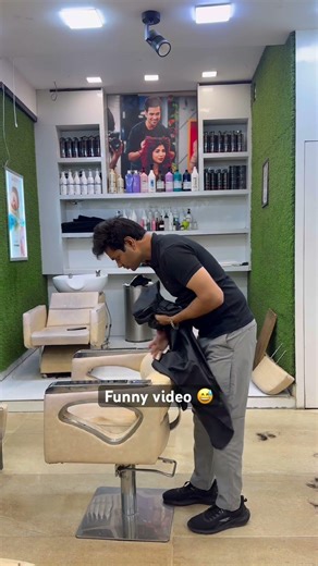 Funny video 😅 #mustkeemsalon #haircolor #funnyvideo #viral #tarndeng #color #comedyreel #hair