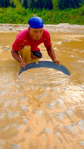 1M views · 4.8K reactions | The process of finding gold | finding gold in bedrock fragments | finding an amazing gold nugget worth $799 November 2025‼️ | Gold Hunter | Facebook