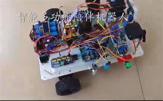 以闲置手机为主控的智能多功能陪伴机器人演示