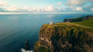 Discover Clare: Ireland's hidden gem!💙💛 From the magical Cliffs of Moher to the beautiful Burren, Clare offers a range of natural wonders and rich heritage that are a must see!😁 🔗www.visitclare.ie #Clare #VisitClare #DiscoverClare #Ireland #FillyourheartwithIreland #WildAtlanticWay | Cliffs of Moher Experience