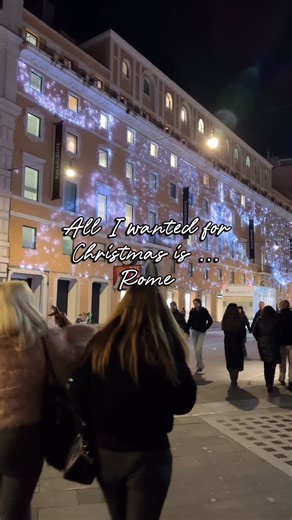 Postcards from Rome 🎄🫶 Just a few festive scenes from a late night walk. Fun fact: The festive season in Rome officially only ends on January 6th, celebrated as the Epiphany or the Day of La Befana. In the meantime, it’s still panettone and prosecco on repeat🥂🥺 #jeanandtonic #romeishome #christmasinrome #festiverome | The Big Feast