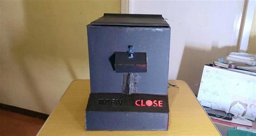 DIY Smart Trash Bin with LEDs and IR sensor