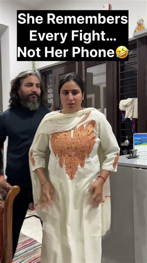 Phone missing drama starts 🤣#fypシ゚viral #mrandmrsvlogspranks1327 #comedyvideos #comedy #couplefunny