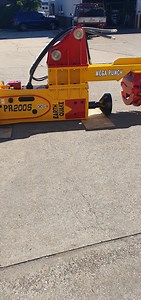 Introducing the PR200S-MEGA PUNCH Post Rammer. Suits 22-25t excavators 3555 joules of energy at 350-600 bpm Posts will go where you tell them to! | Post Rammer