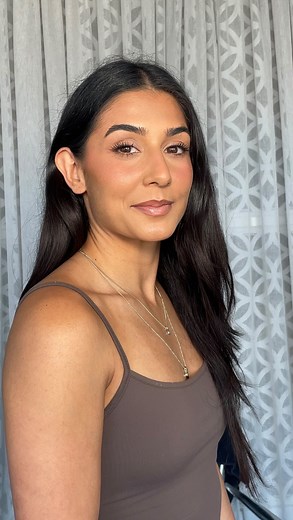 Every time I looked away, she had a sneaky mirror check. And honestly, I can’t blame her when the glam is looking this good 👀 | SD Hair and Makeup