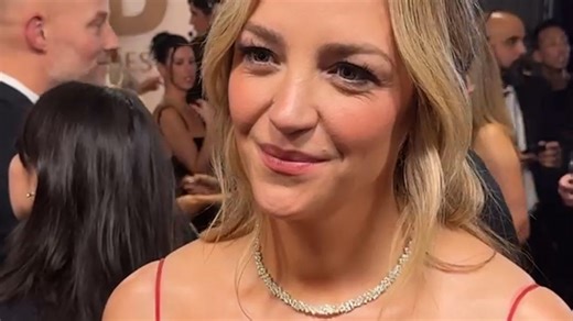 'The Bear' star Abby Elliott relishes the Golden Globes grandeur