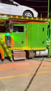 This peterbilt truck costs over $400,000!! #peterbilt #peterbilt389 ##carhauler #carhauling #truckdriving #trucking | Jenzig Carhauler