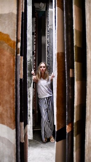 4DASOUL ® on Instagram: "Tres ideas para combinar dos alfombras en un mismo espacio. Diseños distintos. Un solo hilo conductor: la paleta de color.✨ Cuando los tonos se repiten o dialogan entre sí, las alfombras se conectan sin necesidad de ser iguales. El resultado es un espacio coherente, elevado y con mucha personalidad.🙌🏻 Estas son tres combinaciones de alfombras que tenemos actualmente en stock. Diferentes diseños, mismo lenguaje cromático. Un match muy cool.🤩"