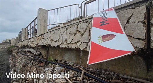 Danni sul lungomare di Ostia: ricostruzione e barriere di sabbia per salvare la passeggiata