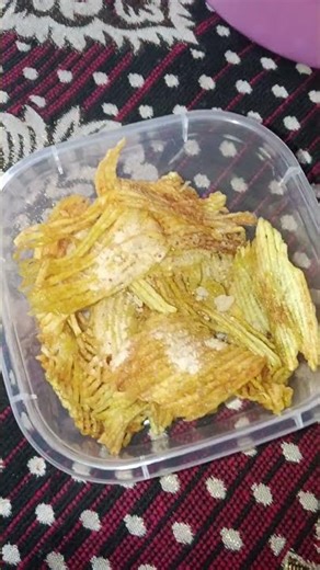 simple & tasty aloo🥔 chips..... #viral #shorts #potato #recipe #crispy #tasty #aloo #viralvideo ....