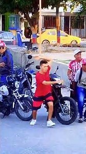 The traffic light is red 🚦😂 #funnyprank #prankvideo #funnycomedy #funnymoment #usa #comedy