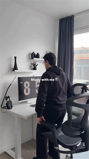 From levtures to notes in second. Lowkey a game changer. Check Studocu out!📓 #studytok #studyhack #studytip #studywithme #studocu