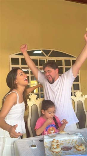 Damaris Ribeiro on Instagram: "Hoje começa um novo ano, mas também começa um novo capítulo da nossa história. Descobrimos que Deus nos confiou mais uma MENINA, para a Honra e Glória do Seu nome. Nosso coração transborda gratidão 💕 Obrigada @zulmagourmet por fazer parte de mais um momento especial"