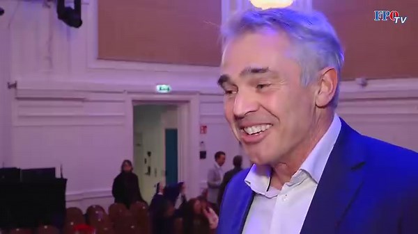 Ein Wendpunkt in der öffentlichen Debatte um das Corona-Pandemiegeschehen – so kann die Diskussion zwischen Univ. Prof. Dr. Gerald Gartlehner und Prof. DDr. Martin Haditsch vergangene Woche betitelt werden. Die beiden Experten unterschiedlicher Lager begegneten sich auf Augenhöhe und mit Respekt. Die Corona-Zeit ist noch lange nicht aufgearbeitet. Aber diese Diskussion war mit Sicherheit ein Schritt in die richtige Richtung. | FPÖ