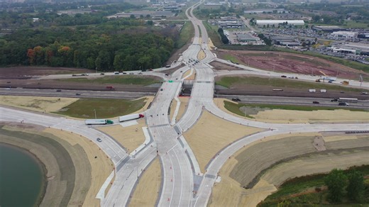 FROM THE DRIVER'S SEAT: 🚗🎥 Navigating a Diverging Diamond Interchange Have you driven through the recently opened Diverging Diamond Interchange (DDI) at I-41 and WIS 15/Northland Avenue? Check out our new video to experience the interchange from behind the wheel and up above! | I-41 News