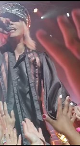 Lo más cerca que te eh podido ver Nunca lo olvidare @hydeofficial | Abigail Sierra