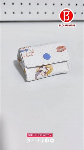 This tutorial features a cute triangular storage bag. I