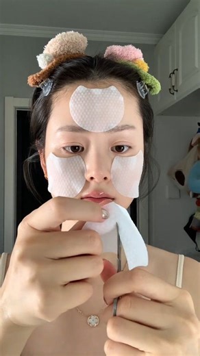 Want a beginner friendly soft glam makeup that looks clean, natural, and flawless? ✨ In this easy step-by-step tutorial, I’m showing you how to create a soft glam makeup look with a skin-like finish using simple techniques and affordable products. This look is perfect for daily wear, parties, weddings, office, and special occasions. If you love clean beauty, natural glam makeup, and lightweight flawless skin, this tutorial is for you! No heavy makeup, no cakey foundation – just fresh, radiant, a