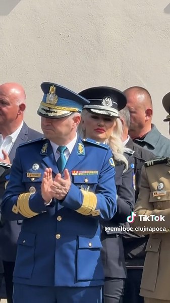Cluj-Napoca: 176 ani de la înființarea Jandarmeriei Române În 1850 Grigore Alexandru Ghica, domnul Moldovei, a semnat actul de înființare a Jandarmeriei. Astăzi, la Cluj-Napoca, am marcat aniversarea acestei instituții cruciale pentru siguranța societății noastre. Este un moment de respect și recunoștință față de oamenii care, de-a lungul timpului, au demonstrat profesionalism și devotament în slujba noastră, a cetățenilor. Mesajul meu de astăzi a fost unul simplu și clar: Clujul vă mulțumește. 