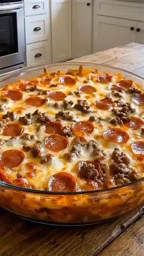 Meat Lovers Pizza CasseroleA cheesy, hearty casserole loaded with pepperoni, sausage, and ground beef for the ultimate pizza night twist.Yield: 8 servingsTemp: 375°F (190°C)Time: 40 minutesKey Ingredients First:1 lb ground beefFULLL Recipe in First ComMenT 👇 | Cooking with Aunt Sue