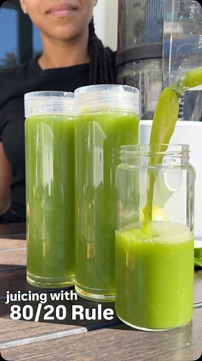 A simple blend that supports balanced sugar and still tastes amazing 💚 •3 cucumbers 🥒 •3 zucchinis 🥒 •2 green apples 🍏 •a large handful mint 🍃 Makes 40 oz ✨ #juicing #freshjuice #greenjuice #dailyjuice #juicerecipe | Juicewithkeya