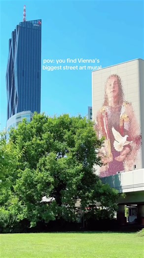 have you already seen this masterpiece of streetart in Vienna by @Calle Libre 🥹☁️🖍️ #viennatouristboard #viennanow #viennatravel #viennacity #streetart #arttok #artist 📹: @Lydia | wienliebe 🫶🏼✨