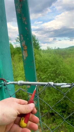 How to Tension Wire with a Threaded Tightener – Easy and Secure Method