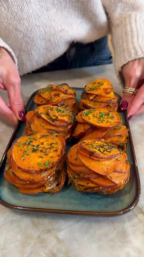 @kalejunkie MISO MAPLE SWEET POTATO STACKS (because you’ll never catch me making sweet potatoes and marshmallows 😝). Instead, these gorgeous little towers are the perfect mix of cozy, caramelized, and savory-sweet, with layers of thinly sliced sweet potatoes baked until the edges turn crispy and golden. The miso and maple work together to create a flavor that tastes complex and restaurant-worthy, but the whole recipe comes together with just a handful of ingredients and a muffin tin. This recip