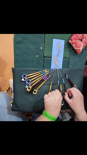 At the Delorane craft Fair I had a go at bobbin lace making 😱. I've seen reels were ladies do this so damn fast 🤯. Do I need another hobby...probably not. But it's beautiful work. | Dreamy Bag Hardware
