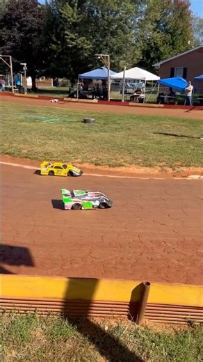 Dirt Oval RC Racing. Traxxas Late model.