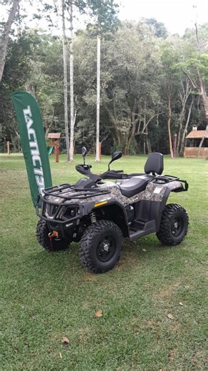 🏁🔥 @hisunbrasil lança novos quadriciclos 4x4 no Brasil! 🏍️🌿 A HiSun, representada pelo grupo JTZ Motors, acaba de ampliar sua linha de ATVs com os novos Tactic 750 e Tactic 550! 💪 Com design robusto e tecnologia de ponta, esses modelos ampliam a linha da marca que já conta com o Forge 400i e são ideais tanto para aventuras off-road quanto para trabalho em terrenos exigentes. 🔹 Destaques: ✅ Seletor 4x4 com bloqueio de diferencial ✅ Guincho elétrico para resgates e remoções em terrenos difíc