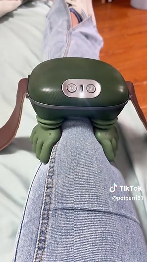 マスターハンド 肩・首マッサージャー 電動 本格手もみマッサージ機能付き 温熱機能付き 指圧ディープティシュー 肩・首・背中の筋肉痛緩和（1 個）オフィス の 必需 品 首の マッサージ 器具 加熱 ビブ 充電式 ネック ヒーター #マッサージ機 #肩こり解消 #便利グッズ #リラックス #自分へのご褒美