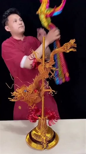 This gold thread craft is trending! Dad and child made it together.