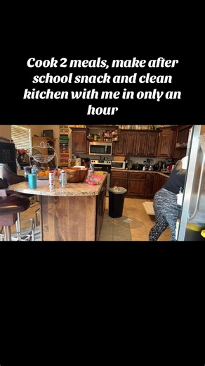 An hour may seem short, but with determination, you can accomplish so much! Transforming fresh ingredients into a wholesome dinner and snacks while keeping the kitchen neat. Let's inspire each other to cook healthy! 🍽️💚 #Inspiration #HealthyCooking #MealPrep #CleanEating #Motivation | Barbara Murphy