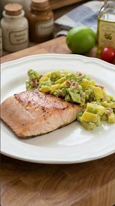 Quick and healthy 10-minute meal: Pan-seared salmon with mango avocado salsa 🥑