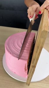 How to cut a cake so it serves more. | YumRecipes