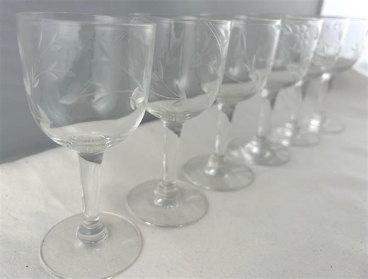 Set of 6 Vintage Cordial/sherry Glasses With Floral/leaf/berry Etched Glass Design - Etsy