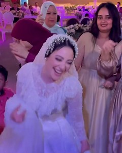 1M views · 40K reactions | #فرحتها عقبال كل البنات ❤️ #dj #osamahenedak❤️ #music #dance #songs #amazing #wedding #love #friends مزيد من الفيديوهات الانستجرام : https://www.instagram.com/Osamahenedak يوتيوب : https://youtube.com/channel/UCnEXq_F5yKCWevnry-l2_GA | Osama Henidak اسامه حنيدق | Facebook