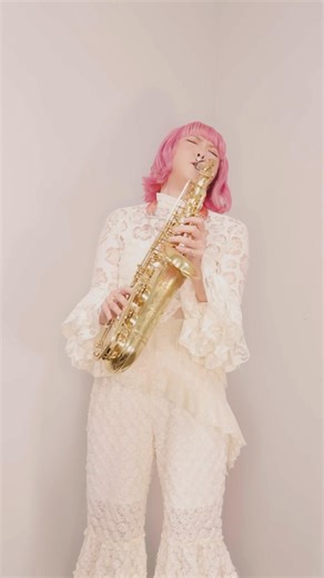 【いきなり生演奏⁉︎】ジャズサックスプレイヤー ユッコ・ミラーに、新曲を #ちょっと一節 演奏してもらいました🎷✨