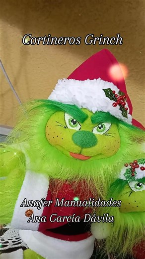 🎄✨ ¡Los cortineros navideños más divertidos ya están llegando a sus nuevos hogares! El Grinch con su traje de Noel se roba todas las miradas y llena tu casa de espíritu navideño… ¡a su estilo travieso! 😍💚 Perfectos para decorar, sorprender y darle un toque único a tus cortinas. 🎄✨ 📦 Aquí te mostramos uno de los pedidos recién terminados. ¿Quieres el tuyo? 🎁 👉 Escríbeme para hacer tu pedido antes de que se acaben al Whatsapp: 51961683962 . . . #anafermanualidades #navidad2025 #emprendimien