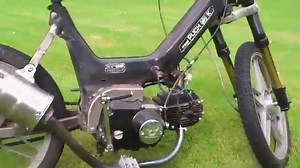 Har du nogensinde set en 125cc Puch Maxi? Nej vel? Se med her! Vil du også se den køre? Så giv videoen et 'synes godt om' - så lægger vi en video op sidst på ugen! | Puch Danmark