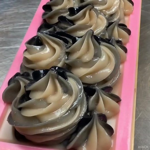 Pretty Soap Tops #short #shorts #soapmaking #artisansoap #soap #soapfrosting #soappiping #recipe