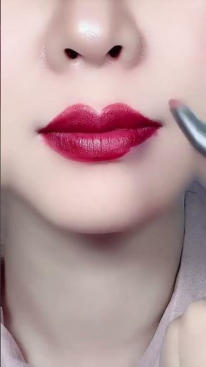 How to Apply Lip Liner Like a Pro | Quick & Easy Guide