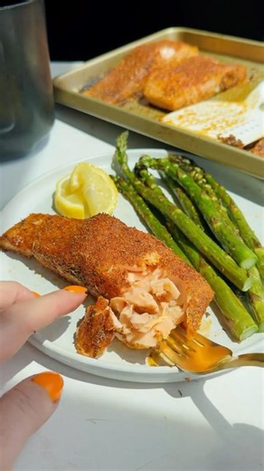 The Best Broiled Salmon #recipe #easyrecipe #dinnerrecipe #summerrecipes